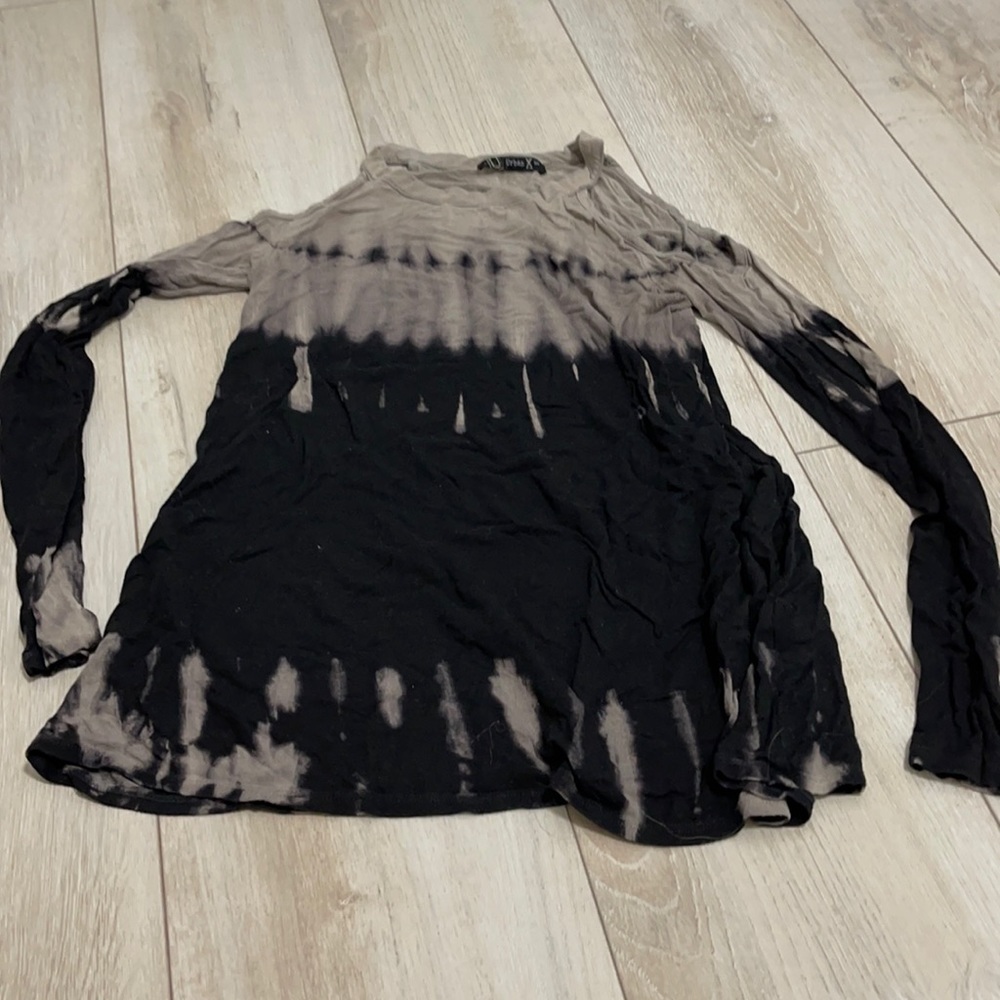 Cold shoulder top